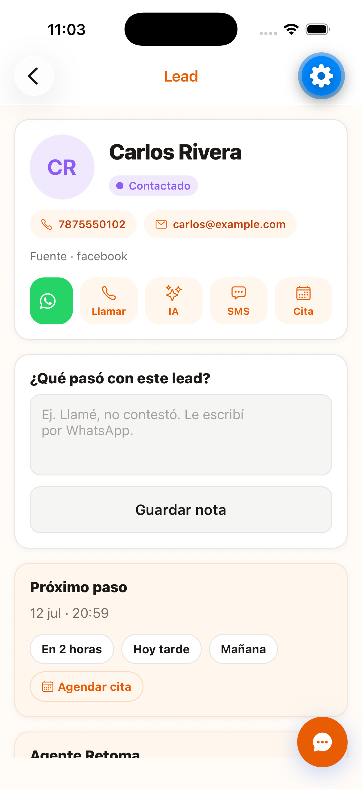 Ficha de lead en Retoma CRM con botón Enviar WhatsApp